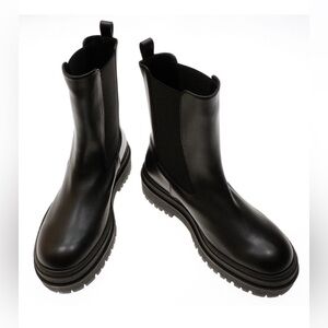 Good American Chelsea boot